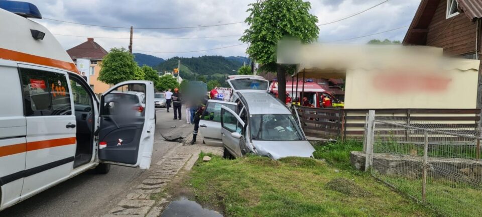 Patru persoane rănite în urma unui accident care a avut loc la Câmpulung Moldovenesc