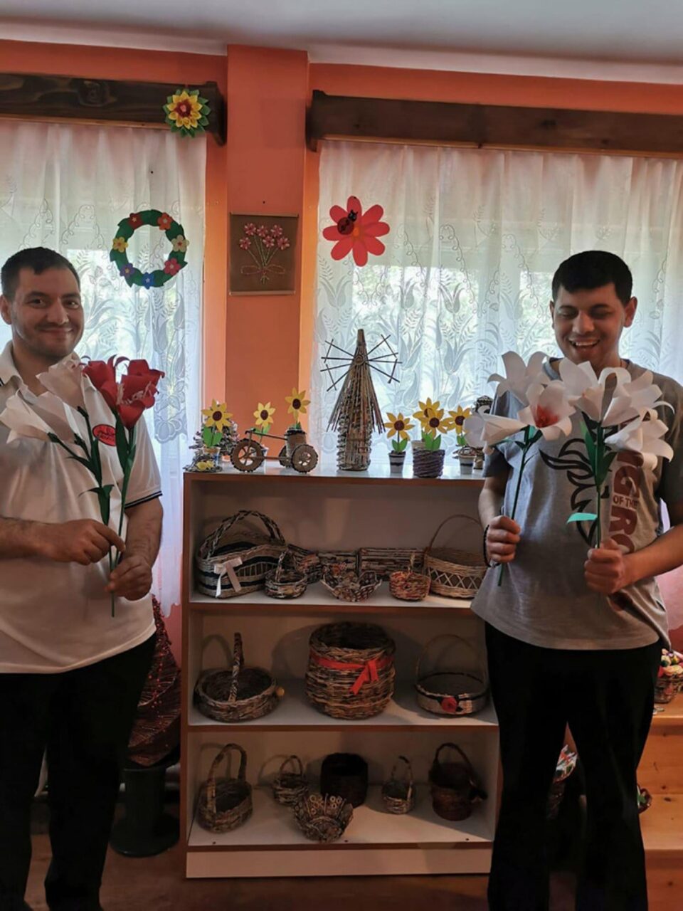 Mii de aprecieri din toată țara pentru activitatea oamenilor internați în centrele sociale din Suceava