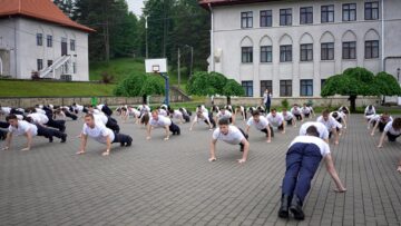 450 de elevi fac asta în fiecare zi de școală. La 6 dimineața!