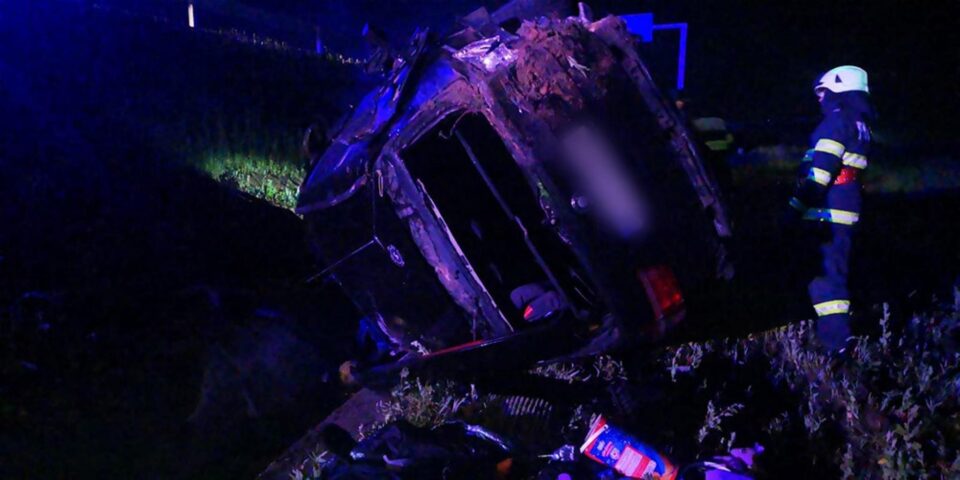 Doi bărbați dintr-un BMW, încarcerați după un accident pe șoseaua de centură din Rădăuți