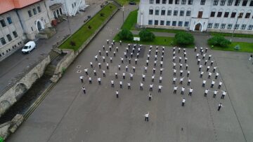 450 de elevi fac asta în fiecare zi de școală. La 6 dimineața!