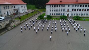 450 de elevi fac asta în fiecare zi de școală. La 6 dimineața!