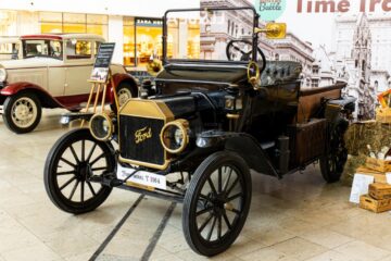 Retro Cars - Iulius Mall Suceava - Ford T