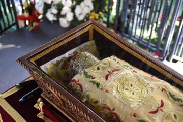 Mii de oameni au pășit alături de moaștele Sf. Ioan cel Nou pe străzile Sucevei