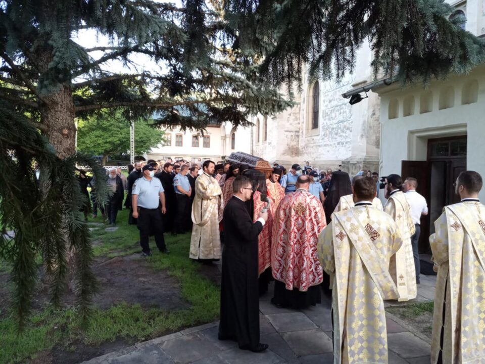 Peste 250 de jandarmi băcăuani și suceveni, polițiști și pompieri, sprijiniți de polițiști locali, prezenți în spațiul public pentru siguranța pelerinilor