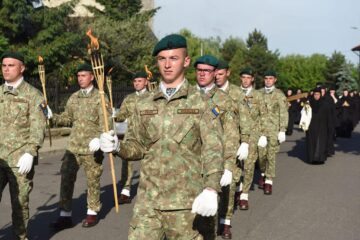 Mii de oameni au pășit alături de moaștele Sf. Ioan cel Nou pe străzile Sucevei