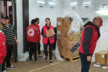 Materiale de protecție pentru cadrele medicale de la Spitalul Vatra Dornei, de la Crucea Roșie Suceava