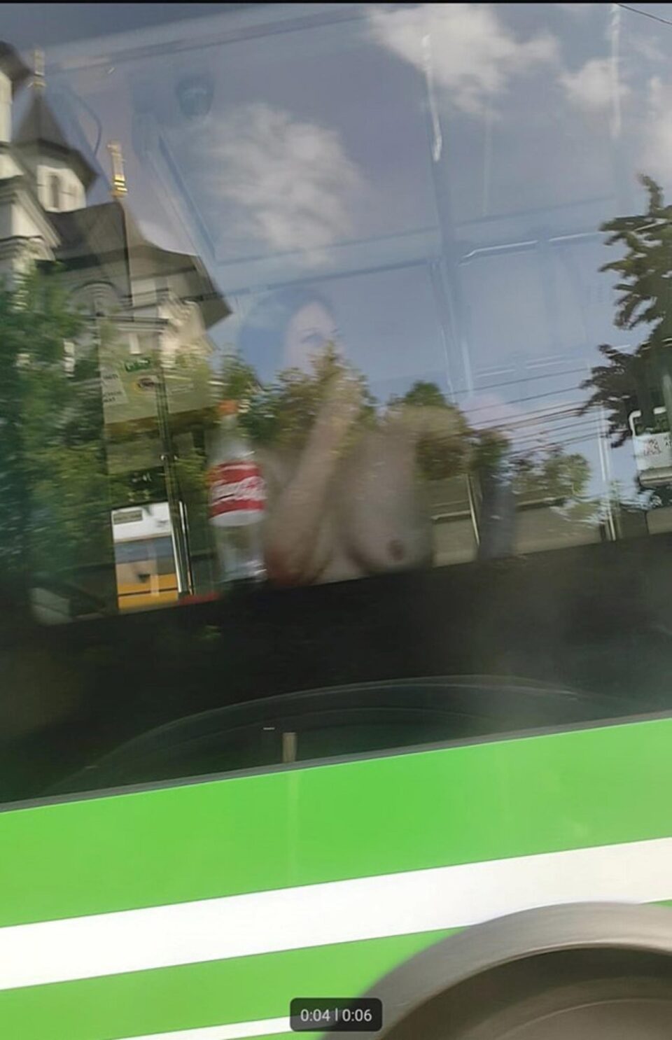 Femeie goală în autobuzul TPL care a circulat luni pe linia 2, din Suceava