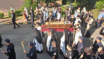 Mii de oameni au pășit alături de moaștele Sf. Ioan cel Nou pe străzile Sucevei