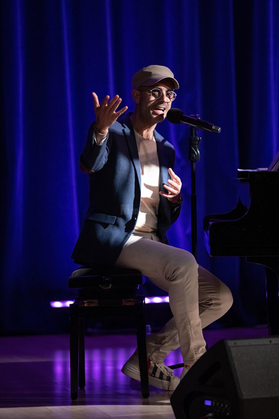 Marc Fichel, cu muzică de improvizație și umor, în concert la Suceava Foto Ema MOTRESCU