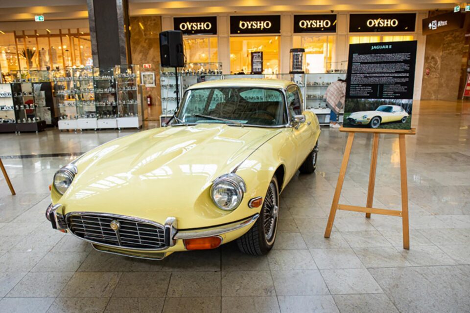 Retro Cars - Iulius Mall Suceava - Jaguar