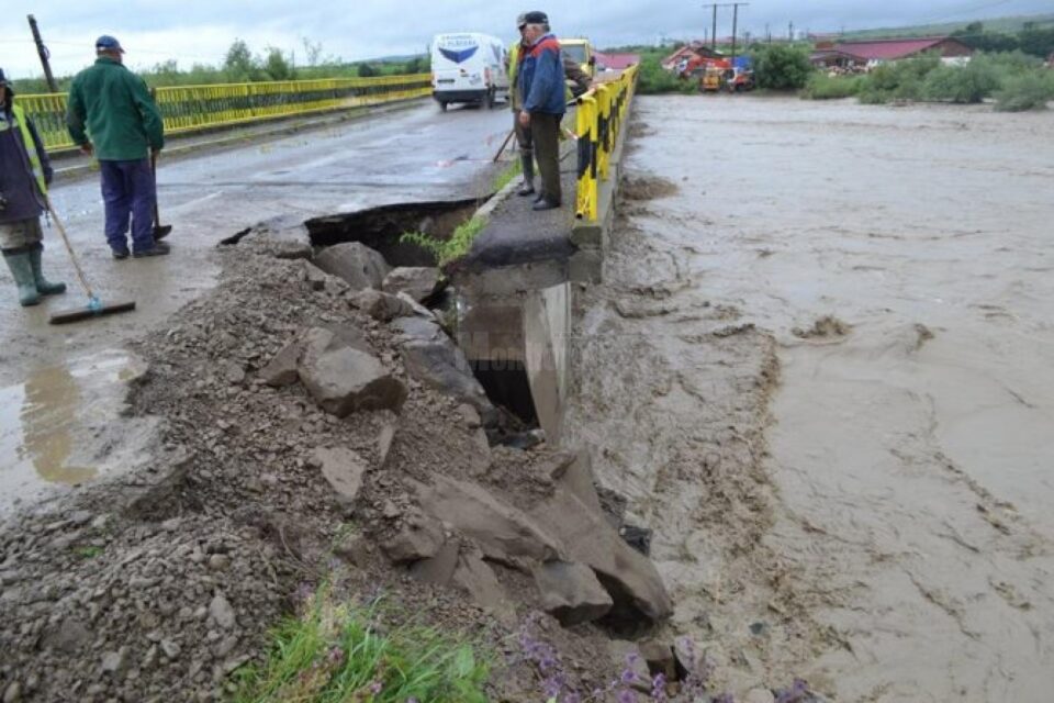 Cod galben de inundații pe trei râuri din Suceava și cod portocaliu pentru râul Bistrița Cod galben de inundații pe trei râuri din Suceava și cod portocaliu pentru râul Bistrița