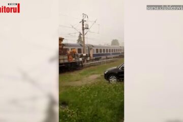 Tren blocat peste patru ore la Coșna