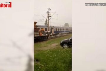 Trenul blocat peste patru ore la Coșna