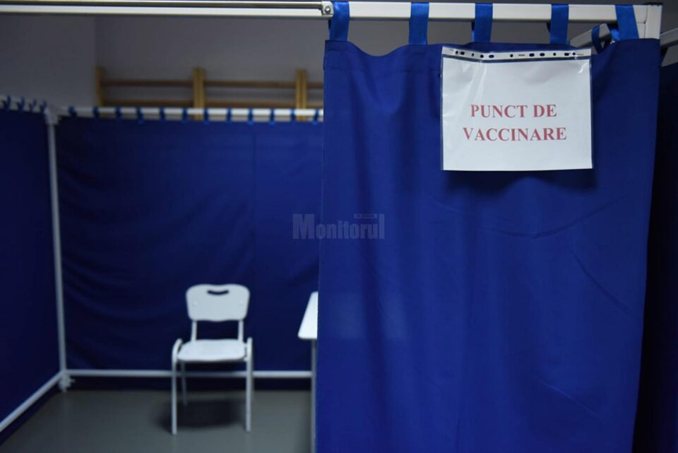 Doar în unul dintre cele 15 centre de vaccinare din județ s-au vaccinat, de Sânziene, peste 100 de oameni Doar în unul dintre cele 15 centre de vaccinare din județ s-au vaccinat, de Sânziene, peste 100 de oameni