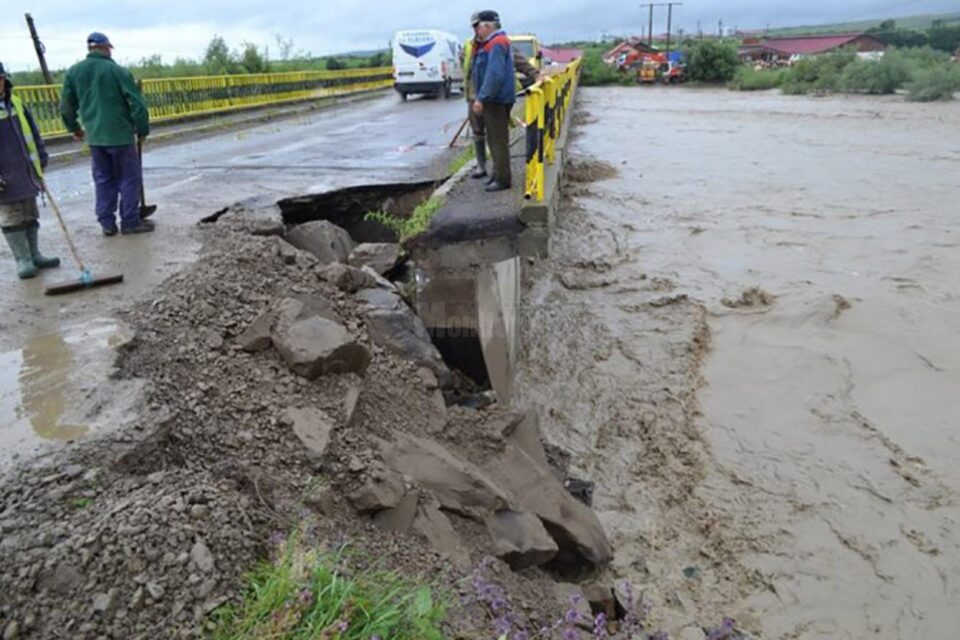 Cod galben de inundații pe trei râuri din Suceava și cod portocaliu pentru râul Bistrița