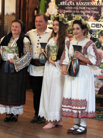 Câștigătoarele Festivalul Național „Regina Sânzienelor” - ediția a VII-a alături de organizatorul Dumitru Parasca