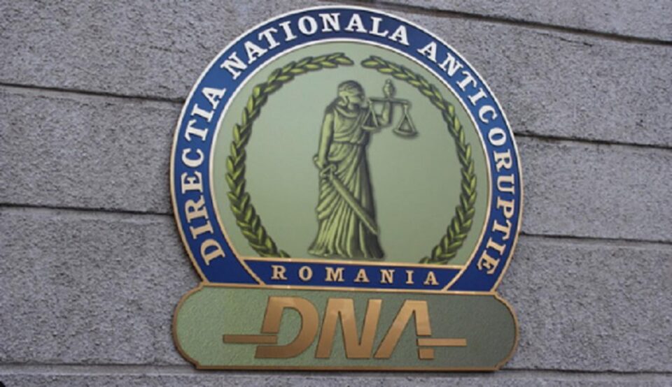 Un ofițer de poliție demisionar, cercetat de DNA pentru că a măsluit proba etilotestului pentru un coleg Un ofițer de poliție demisionar, cercetat de DNA pentru că a măsluit proba etilotestului pentru un coleg