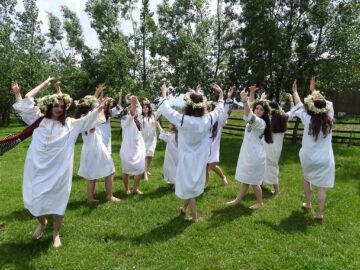 Festivalul Național „Regina Sânzienelor” - ediția a VII-a, o încântare pentru spectatori și participanți, de toate vârstele