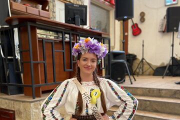 Luiza Gabor a fost desemnată Miss Sânziana în cadrul spectacolului de Sânziene la grădina de vară Admiral Cetate