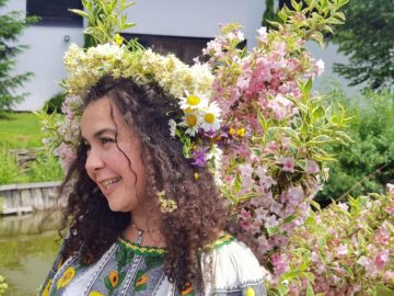 Un festival unic în țară, “Regina Sânzienelor”, a adus în Bucovina “ambasadori” din toate județele țării