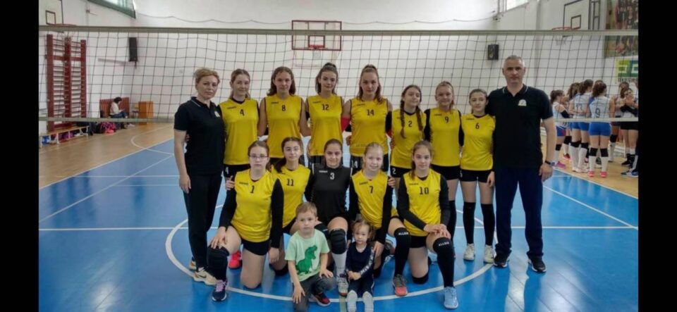 Voleibalistele de la ACS Kinder vor lupta pentru medalii în cadrul turneului final de la Suceava