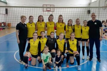 Voleibalistele de la ACS Kinder vor lupta pentru medalii în cadrul turneului final de la Suceava