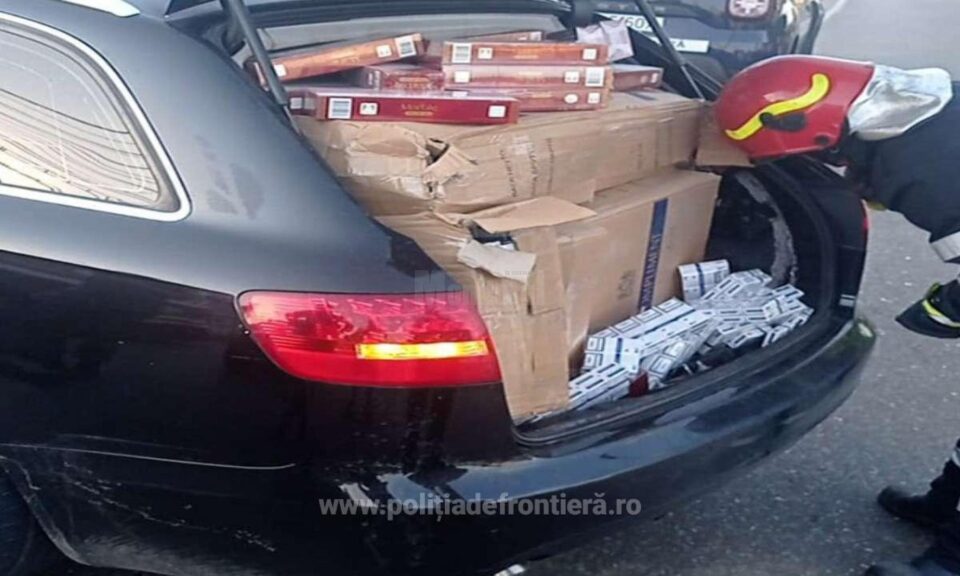Un Audi plin cu țigări a intrat într-un microbuz și a rănit patru oameni în timp ce fugea de polițiștii de frontieră Un Audi plin cu țigări a intrat într-un microbuz și a rănit patru oameni în timp ce fugea de polițiștii de frontieră
