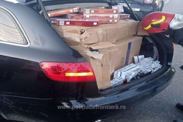 Un Audi plin cu țigări a intrat într-un microbuz și a rănit patru oameni în timp ce fugea de polițiștii de frontieră