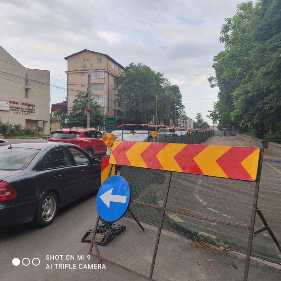 Principala arteră de circulație a Sucevei, bulevardul Ana Ipatescu, este în curs de mărire cu o bandă Principala arteră de circulație a Sucevei, bulevardul Ana Ipatescu, este în curs de mărire cu o bandă