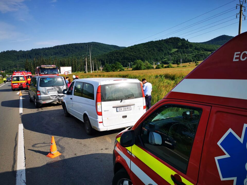 Carambol cu două microbuze și un autoturism. S-a activat Planul Roșu de Intervenție