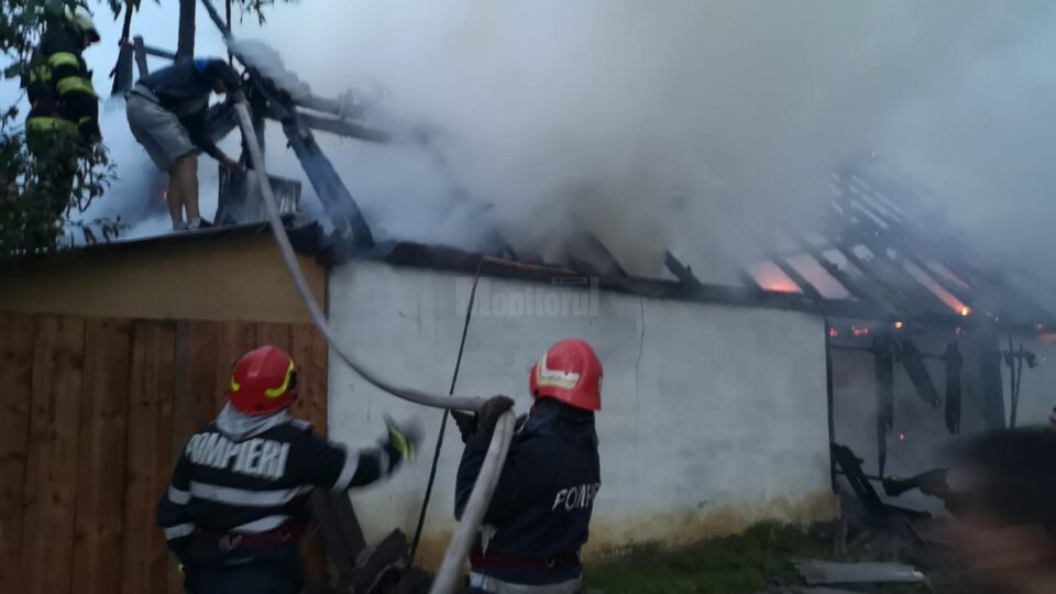 Incendiul de miercuri seară de la Burla a fost provocat de un trăsnet