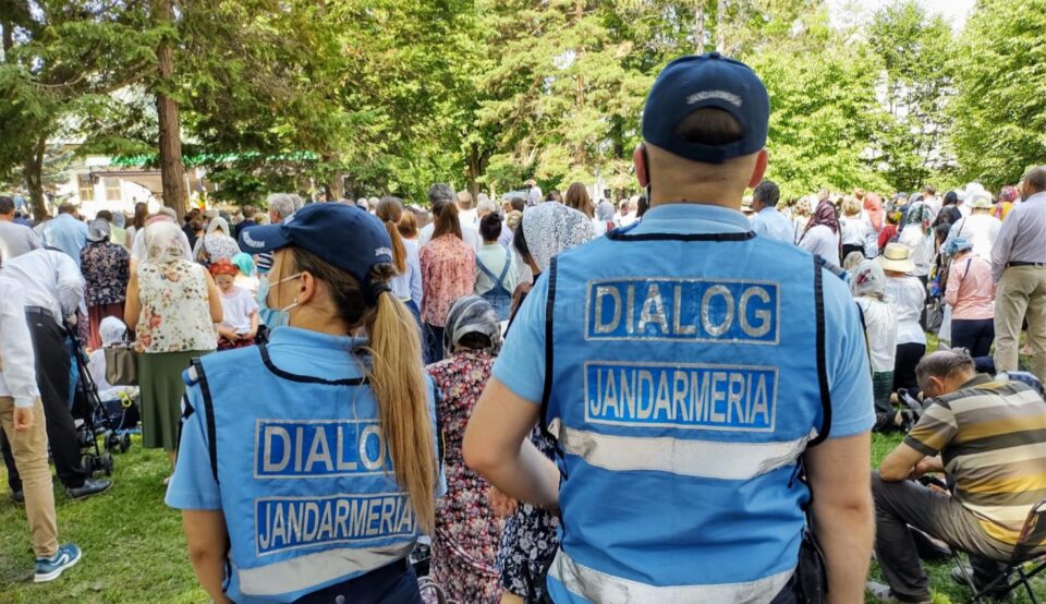 Jandarmii transmit participanților de la serbarea de la Putna să respecte regulile stabilite
