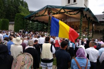 Câteva mii de pelerini au participat la comemorarea voievodului Ștefan cel Mare, la Mănăstirea Putna
