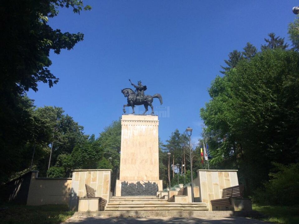 Statuia lui Ștefan cel Mare din Parcul Șipote – Cetate