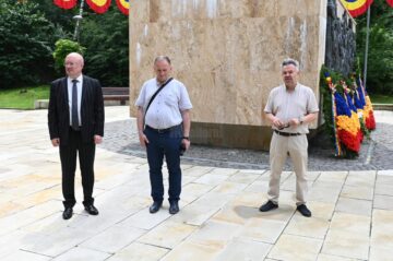 Prof.univ.dr. Ștefan Purici, Conf. univ. dr. Florin Pintescu, prof. dr. Daniel Hrenciuc Simpozionul „Ștefan cel Mare și Sfânt, ctitor al neamului românesc”. Foto ArTiStul
