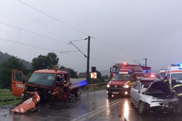 Autovehicule avariate în urma accidentului de la Frasin