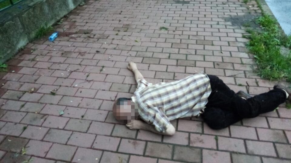 Persoană căzută pe stradă, inconștientă, găsită de polițiștii locali în zona Gării Ițcani Persoană căzută pe stradă, inconștientă, găsită de polițiștii locali în zona Gării Ițcani