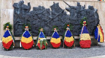 Marele voievod „Ștefan cel Mare” comemorat la Suceava, pe platoul Cetății de Scaun, prin depunerea de coroane de flori