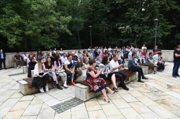 Zeci de elevi și profesori din județ l-au comemorat pe Ștefan cel Mare și Sfânt, la statuia domnitorului din Parcul Șipote – Cetate