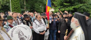 Primirea pelerinilor de către starețul Melchisedec Velnic