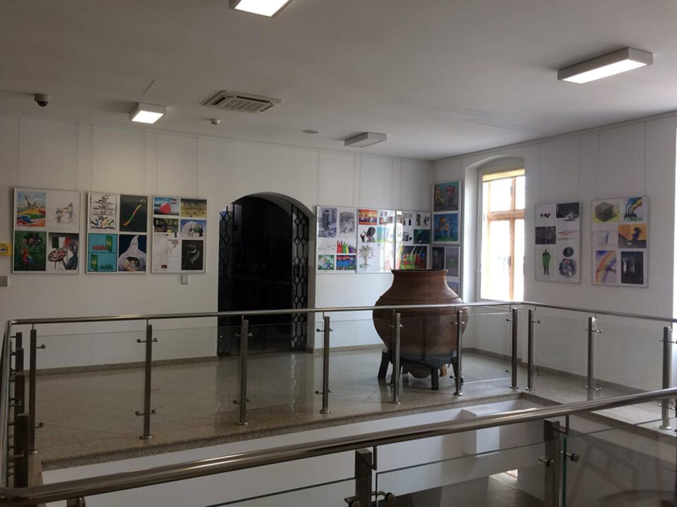 Expoziția Internațională de Grafică Satirică „Bucovina”, vernisată, vineri, la Muzeul de Istorie Suceava