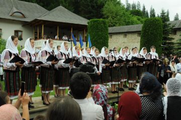Câteva mii de pelerini au participat la comemorarea voievodului Ștefan cel Mare, la Mănăstirea Putna