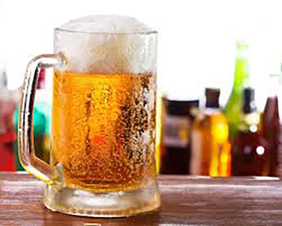A băut doi litri de bere și i-a ieșit o alcoolemie de 1,17 mg/l alcool pur în aerul expirat. Foto: ciao.ro A băut doi litri de bere și i-a ieșit o alcoolemie de 1,17 mg/l alcool pur în aerul expirat. Foto: ciao.ro