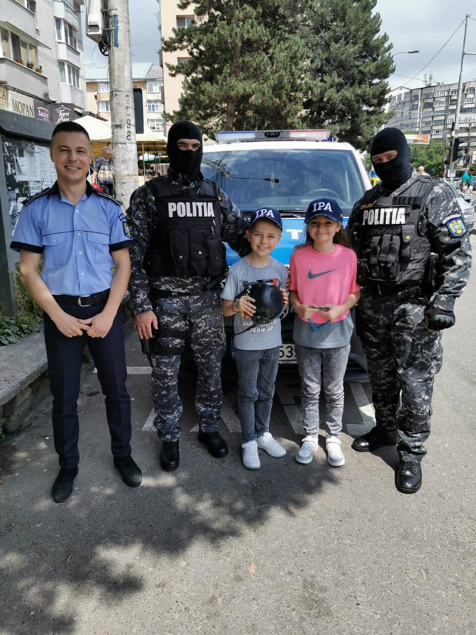 Cadouri pentru băiatul polițistului omorât în Gara Burdujeni