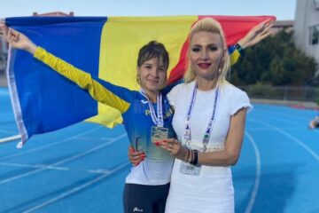 Mădălina Elena Sirbu, alături de antrenoarea Erzilia Tîmpau