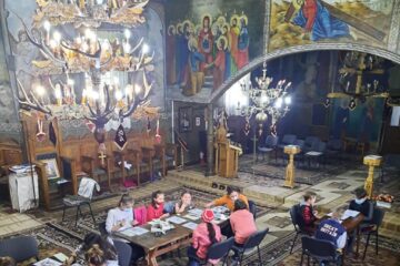 Copii la Altar. Foto Școala Gimnazială Drăgoiești