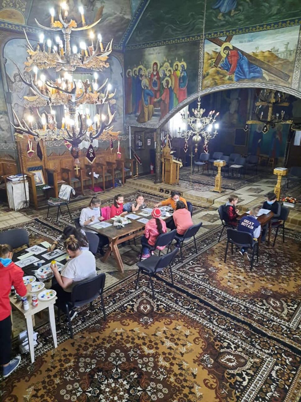 Copii la Altar. Foto Școala Gimnazială Drăgoiești