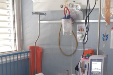 O tânără în vârstă de 18 ani cu o tumoare pe creier cere ajutor pentru un tratament care poate să-i salveze viața