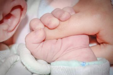 O suceveancă de 52 de ani a devenit mamă prin fertilizare in vitro cu ovocite donate. Foto: fertilia.ro